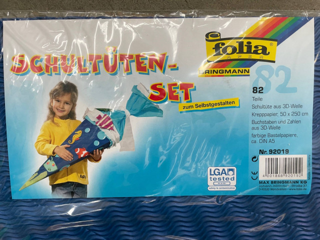 Schultüten-Bastelset aus 3D-Wellpappe