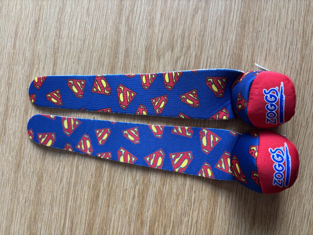 Zoggs Tauchbälle "Superman" 2er Packung